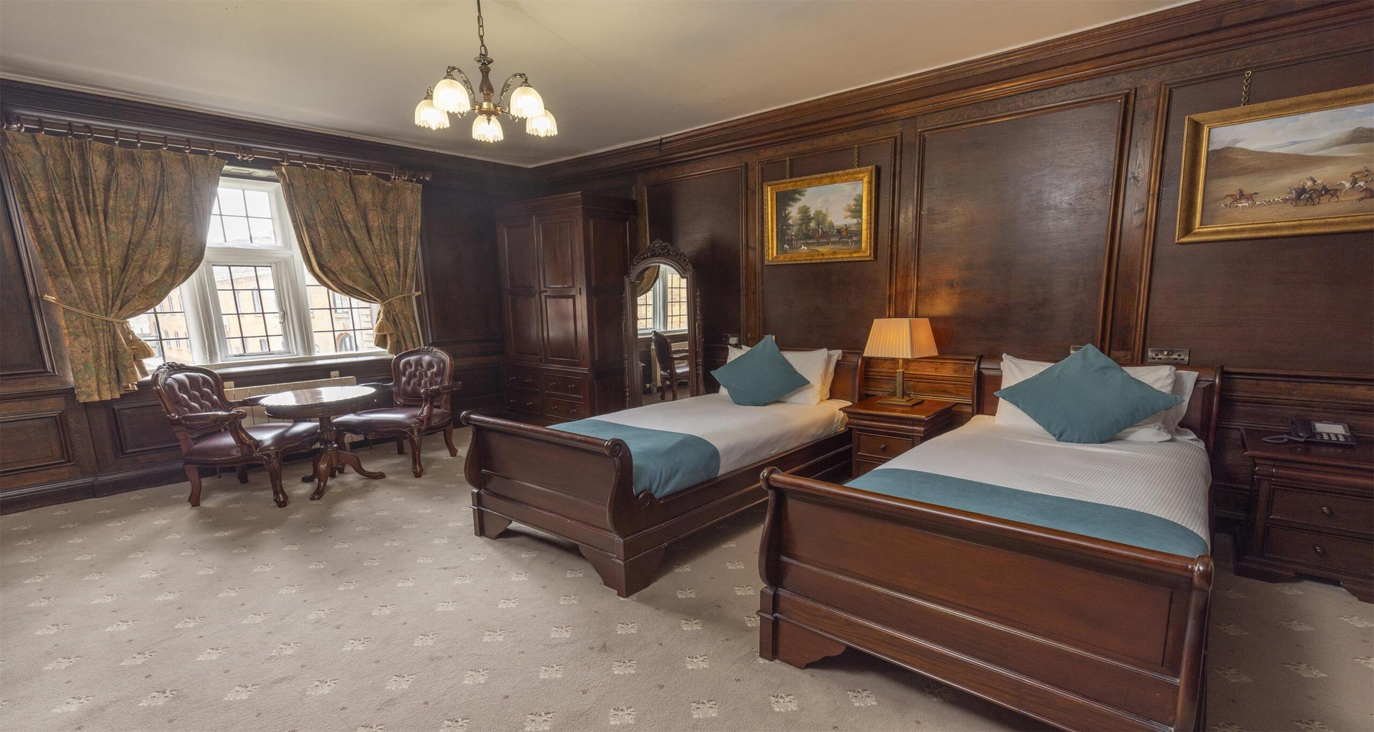 Executive, Twin Beds