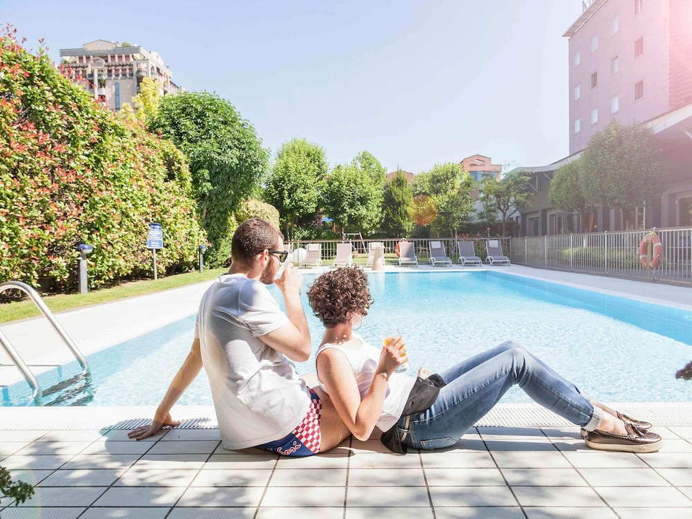 swimming pool spa
