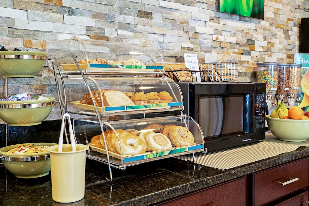 Quality Inn & Suites Robbinsville NC 17/37