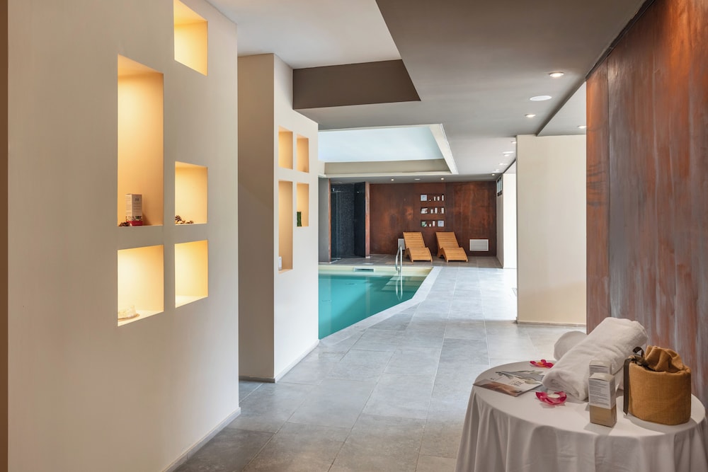 swimming pool spa