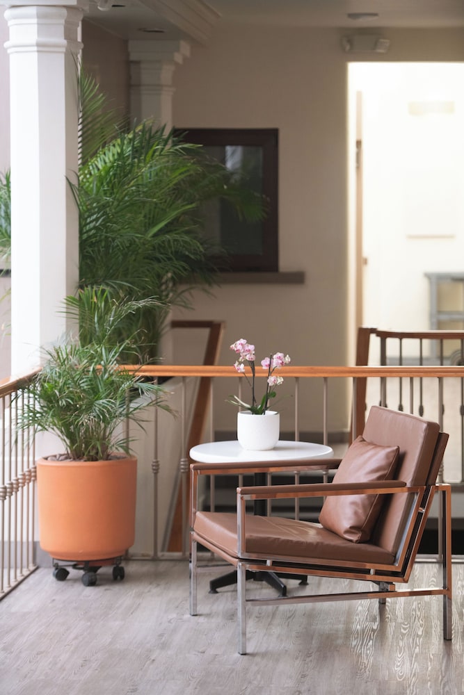 Hotel Abu 47/63