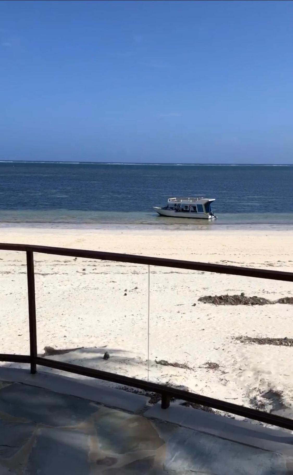 Kenya Bay Beach Hotel 26/46