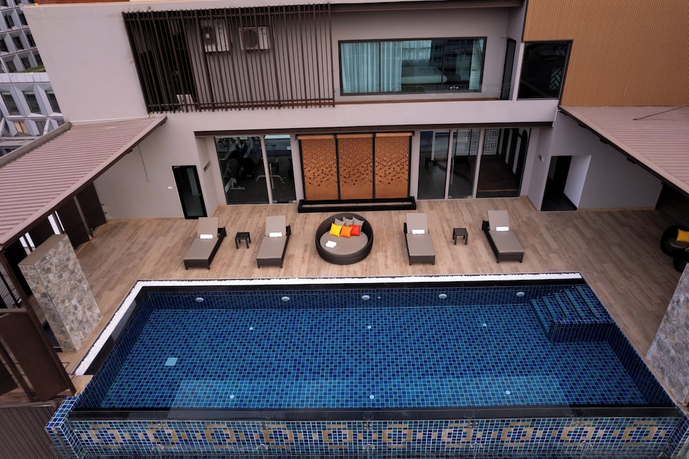 Mintra Hotel 2/48