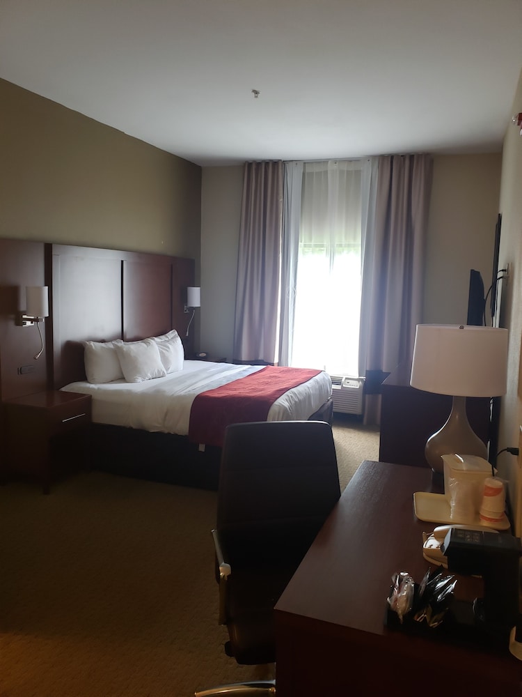 Comfort Suites South Point Huntington 9/43