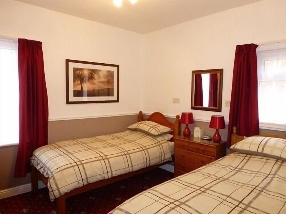 The Meltham Guest House 9/29