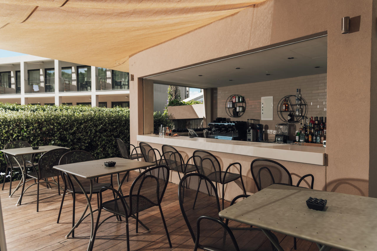New Beach Hotel 28/43