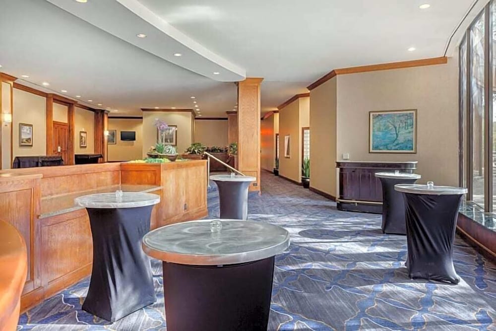 Austin Southpark Hotel 33/35
