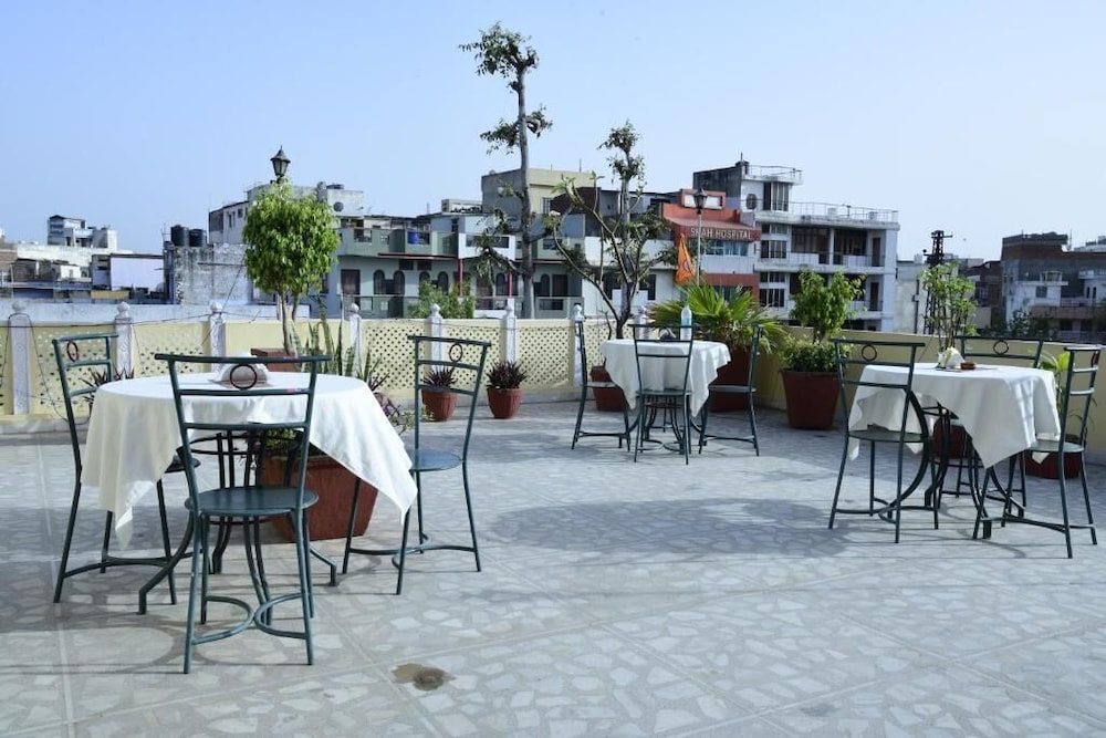 Bani Park Hotel 49/56