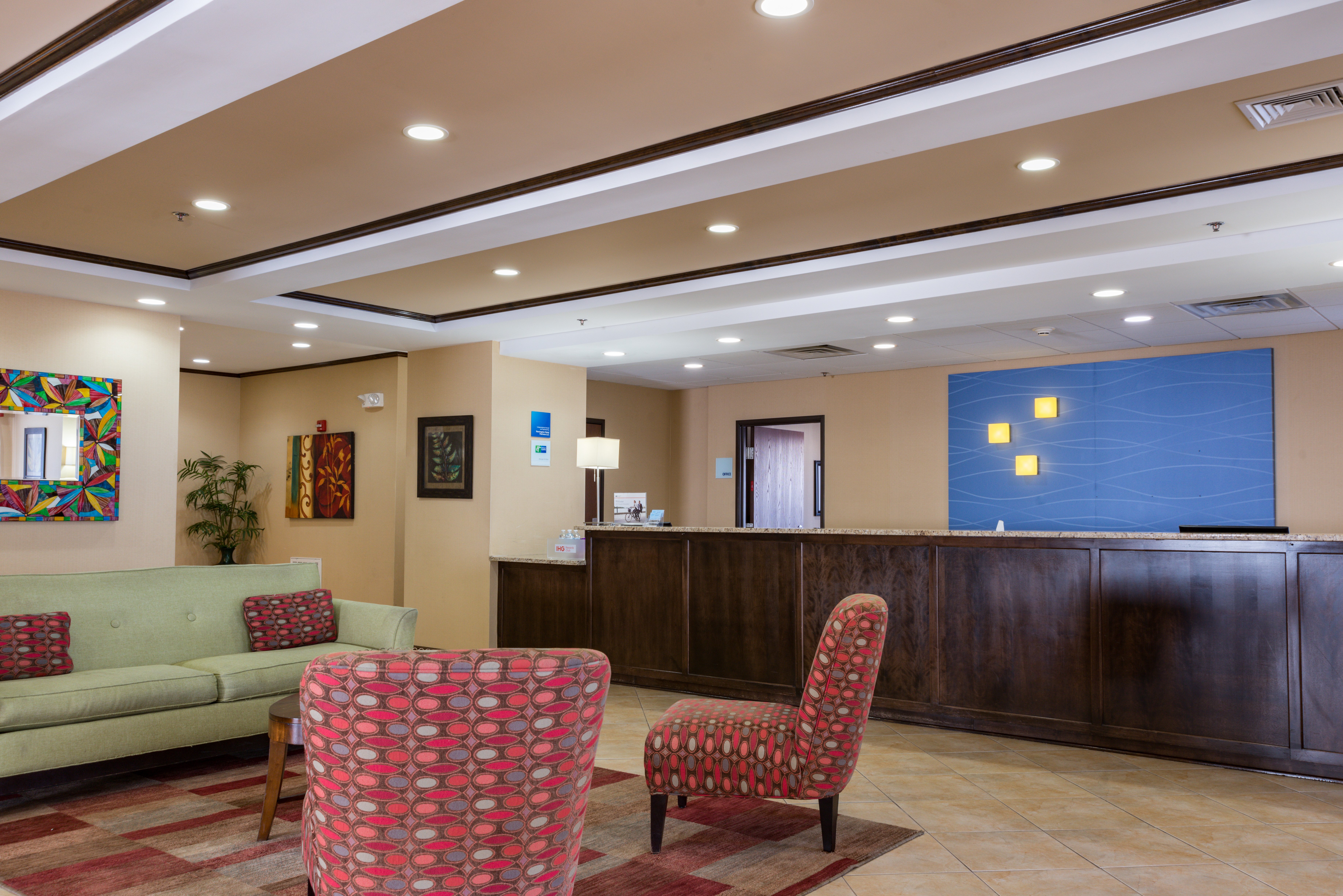 Holiday Inn Express Newington 6/50