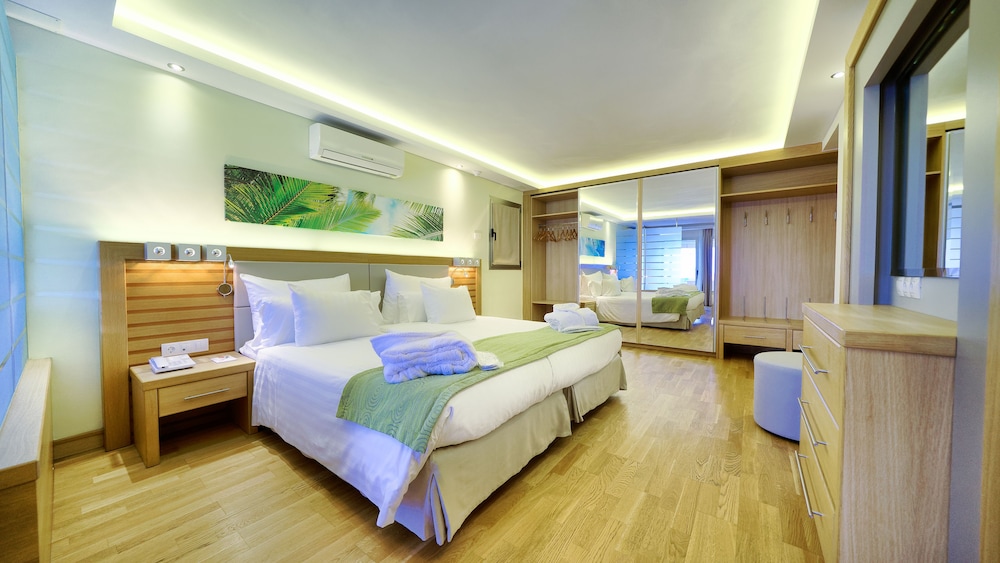 Bull Costa Canaria & SPA - Only Adults 12/48