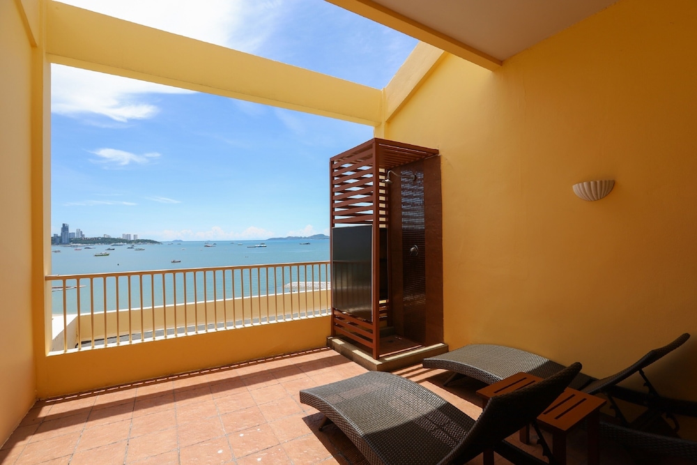 Dusit Thani Pattaya 22/50