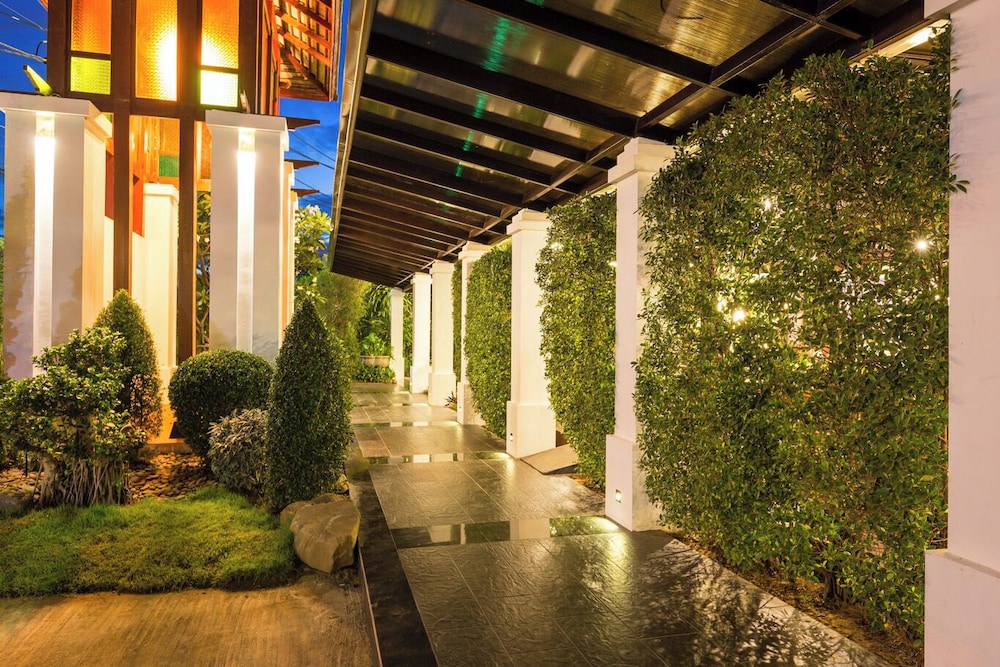Asia Hotels Group (Poonpetch Hotel) 56/63