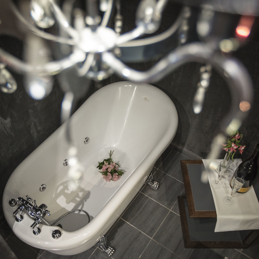 Diamond Suites 57/64