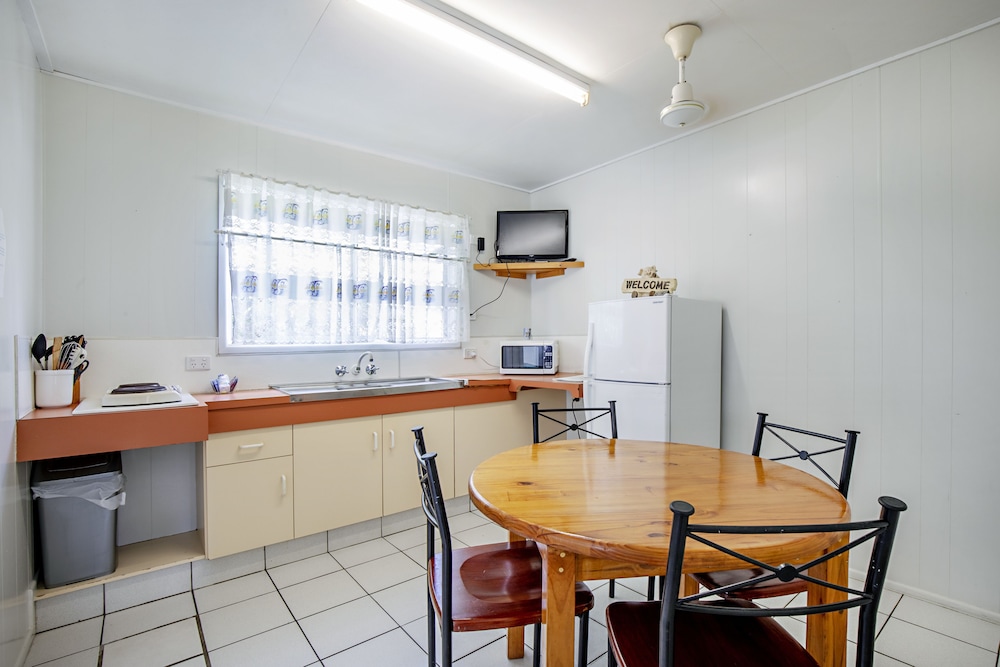 Bush Village Budget Cabins 60/73