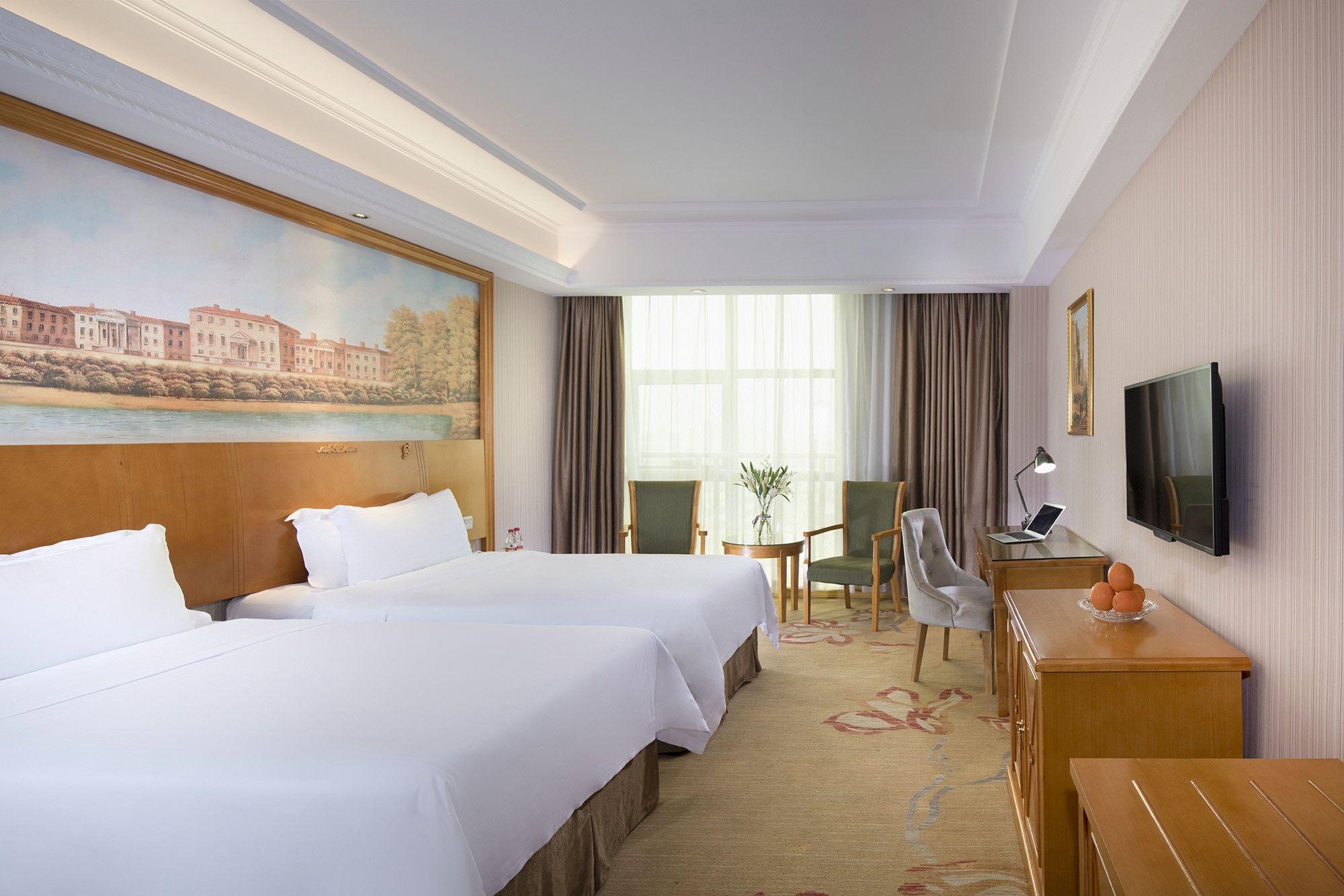 Vienna Hotel (Guangzhou railway station & Xiaobei subway station) 31/48
