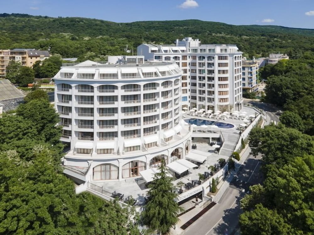 HOTEL CONTINENTAL 1/41