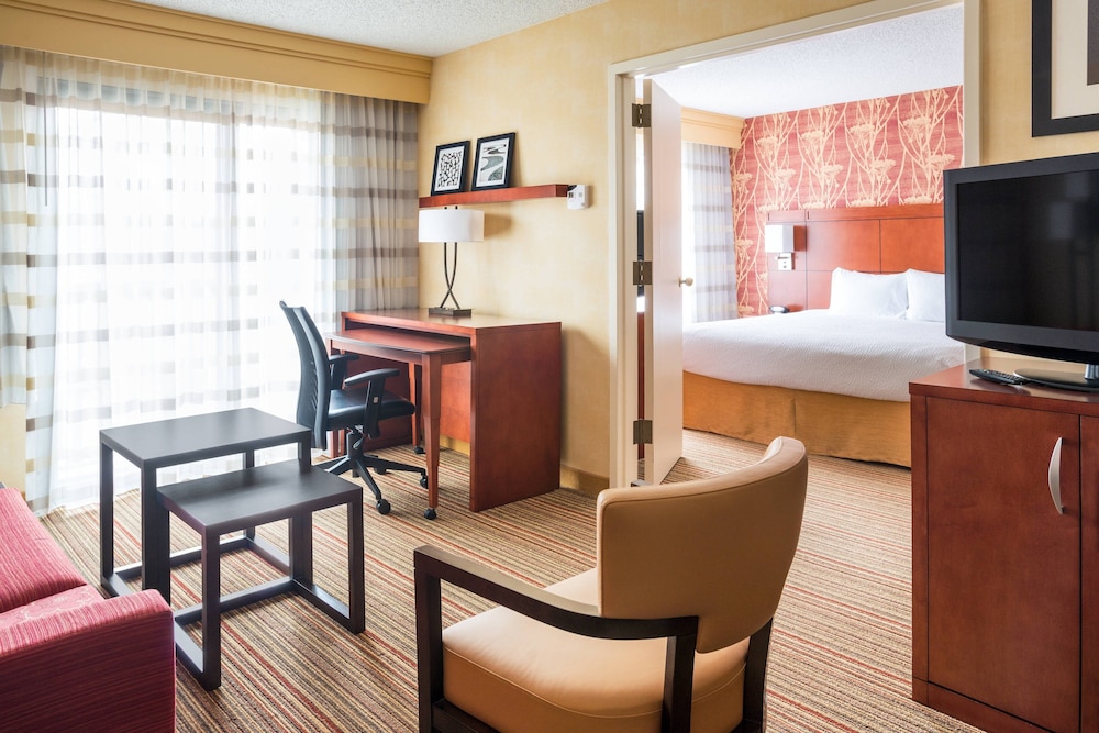 Courtyard by Marriott Des Moines West Clive 40/48