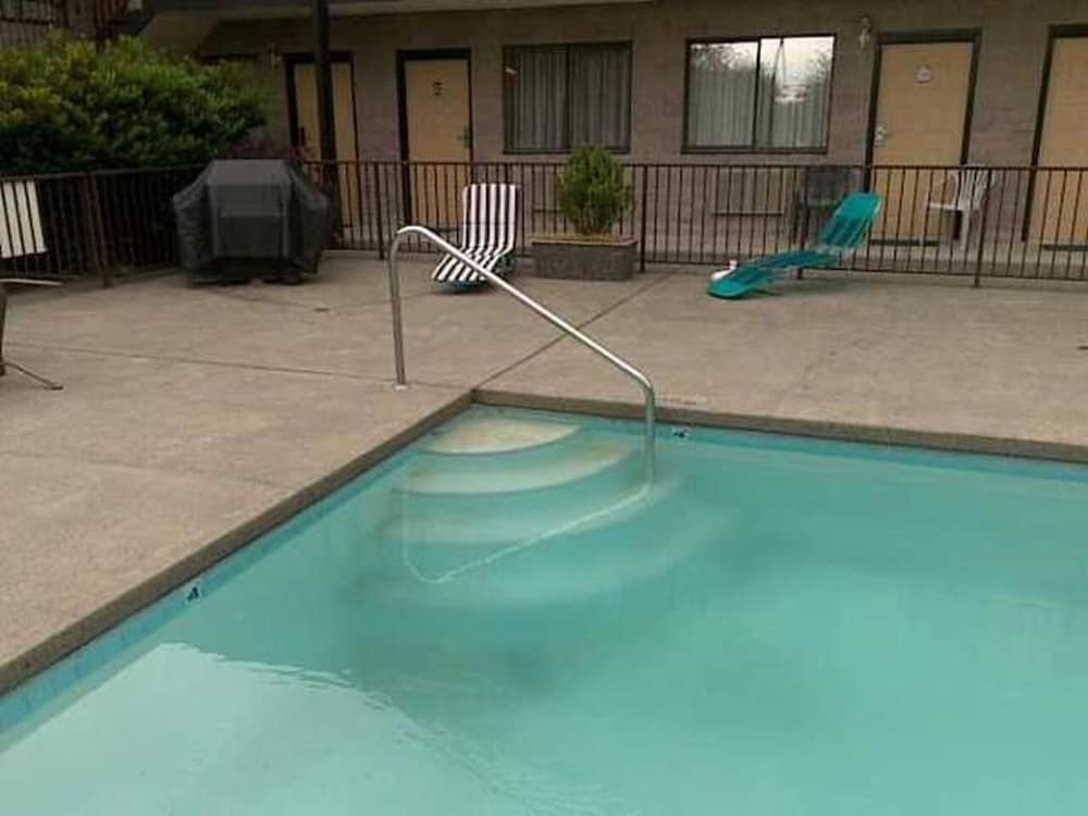 Langley Hwy Hotel 23/25