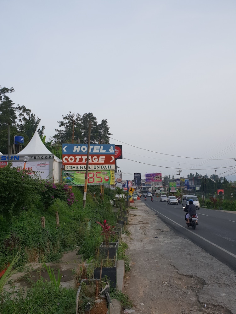 Hotel Cisarua Indah 29/36