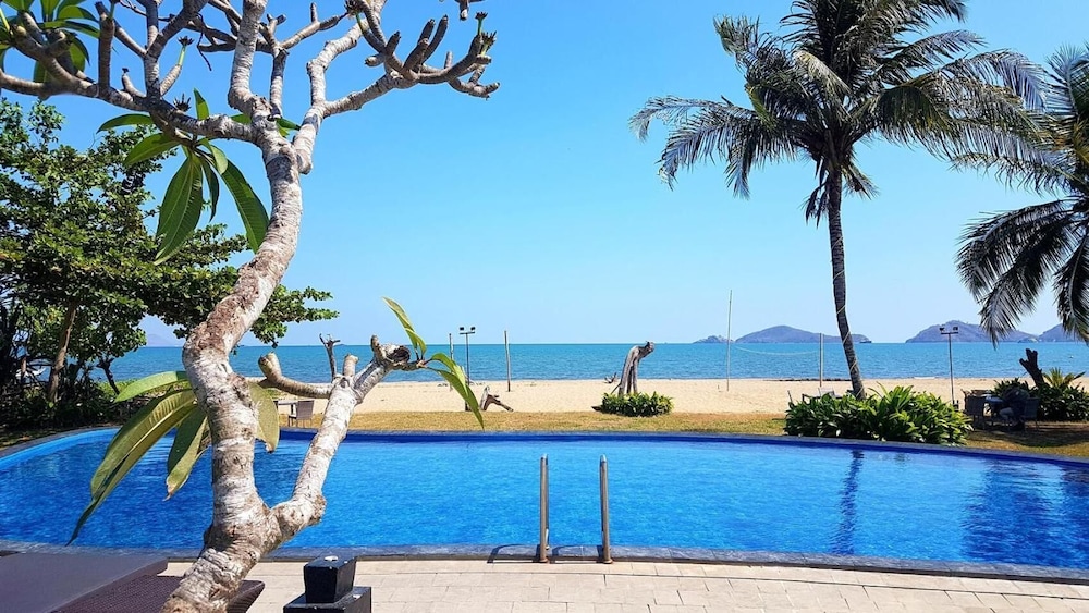 Luwansa Beach Resort 24/38