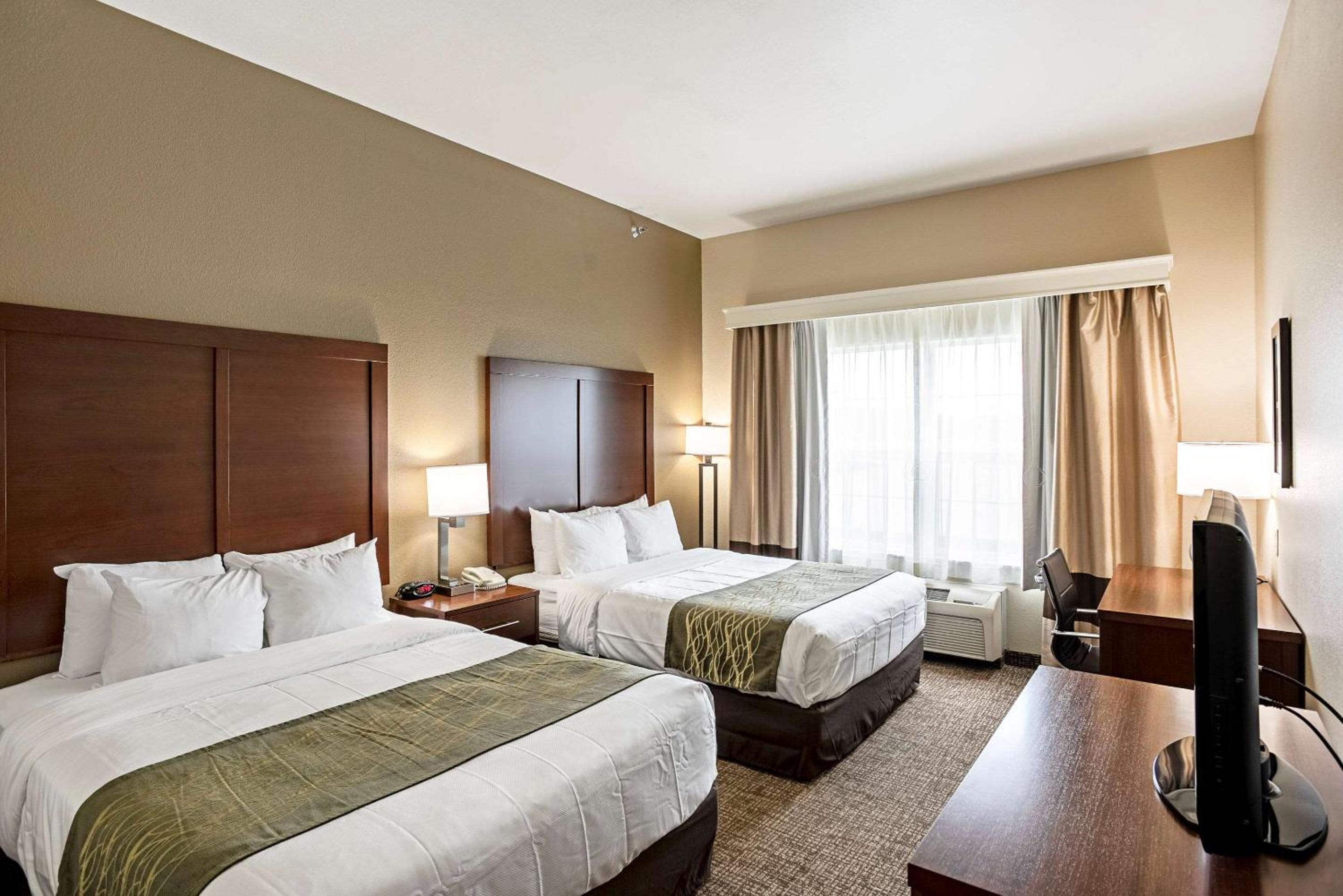Room, 2 Queen Beds, Bathtub, Accessible