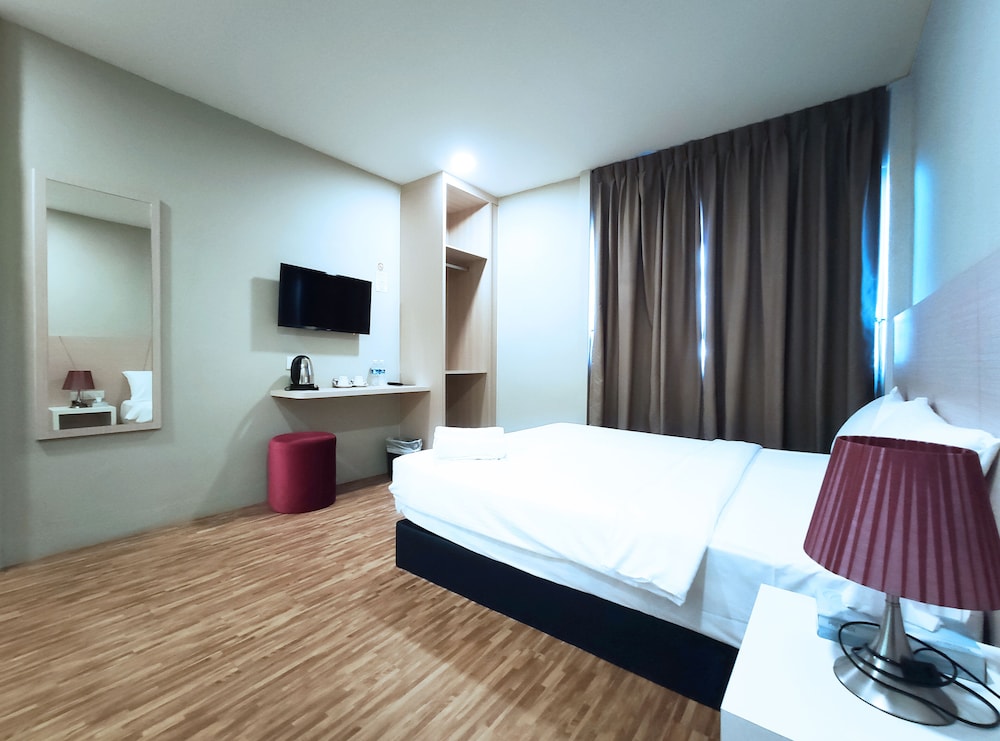 Superior, Double Bed, Princess Hotel Pontian 2/5