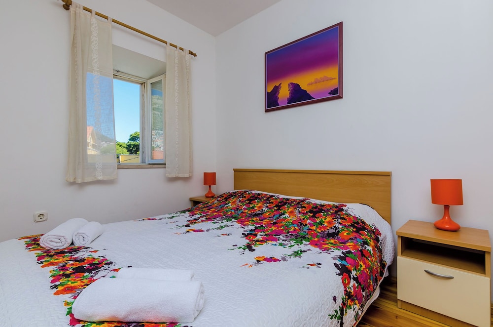 ORKA APARTMENTS 12/75