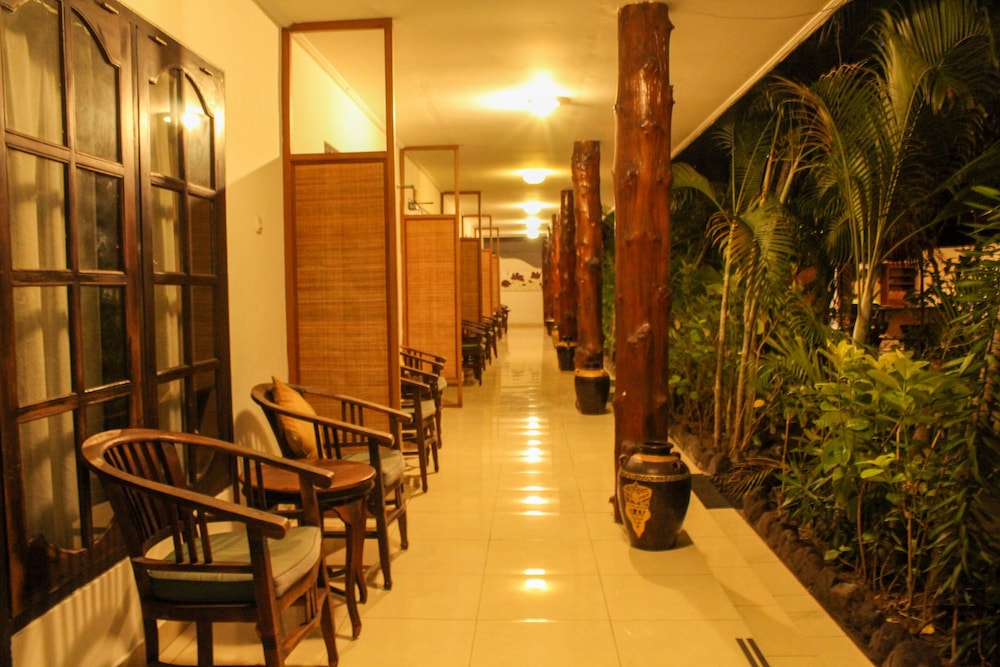 Sarinande Hotel 64/70
