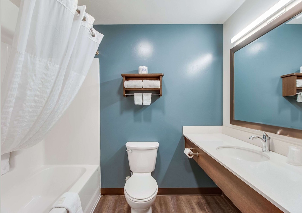 WoodSpring Suites Bakersfield Airport 10/27