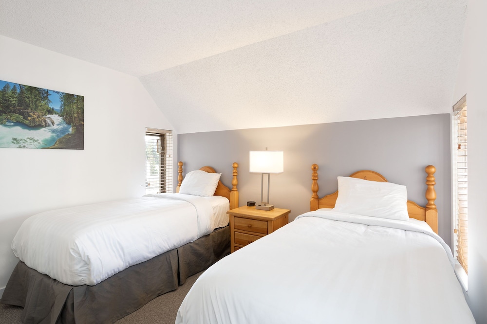 2 BEDROOMS, CONDO, HOT TUB