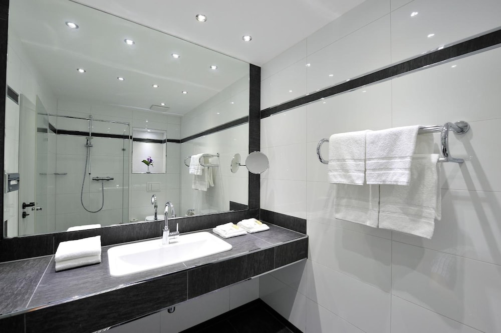 Hotel Restaurant Hoettche 25/26
