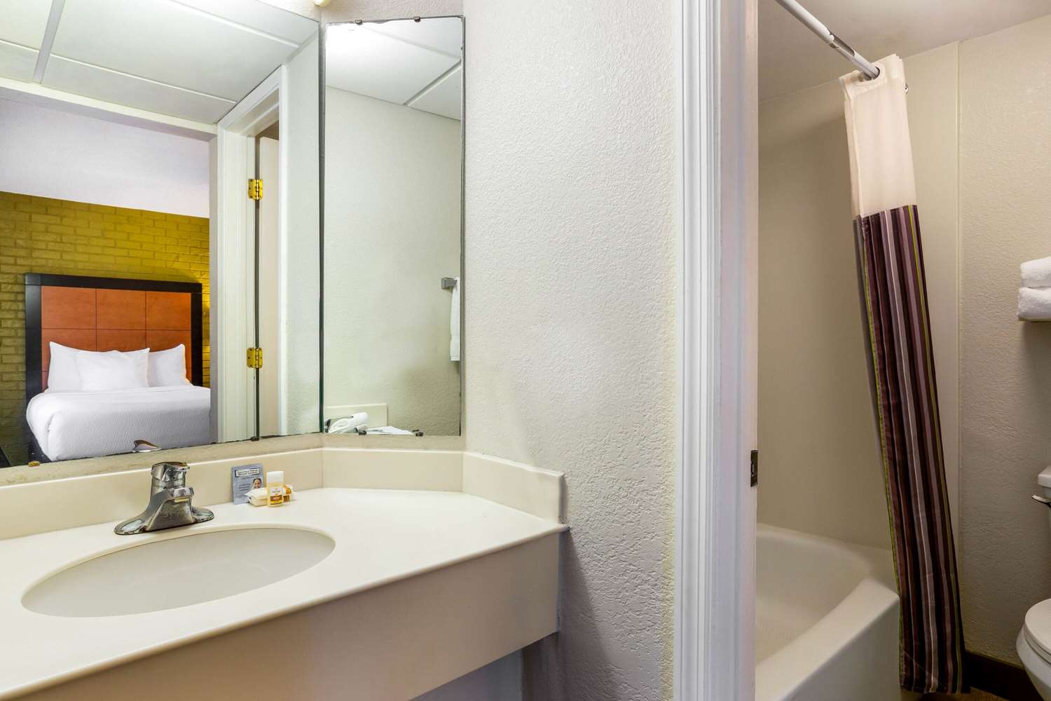La Quinta Inn Tampa Airport Stadium Westshore 26/29