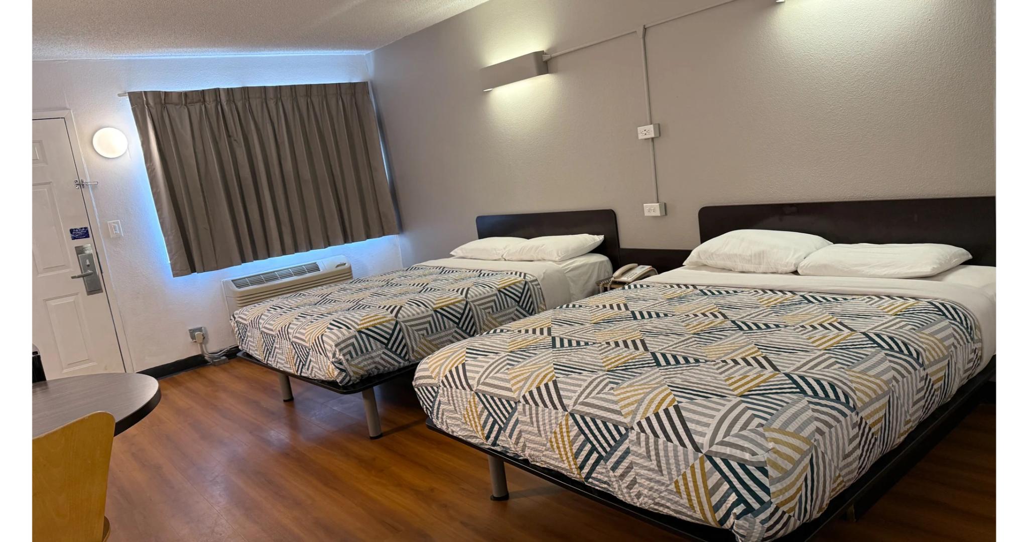 Room, 2 Queen Beds, Smoking