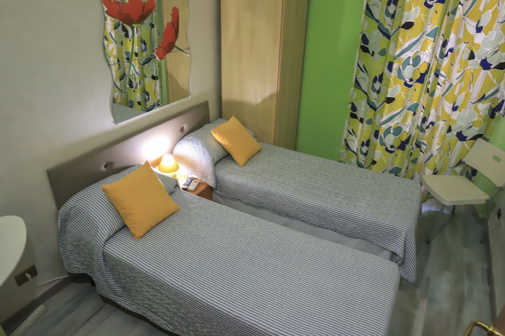 Roman Holidays Hostel 22/50