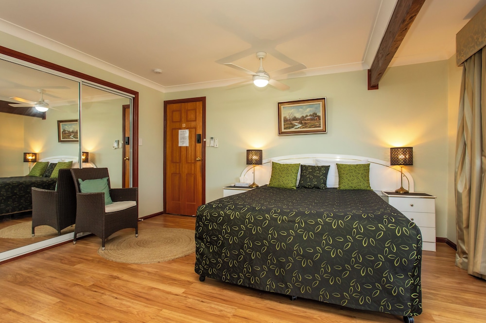 Ainslie Manor Bed and Breakfast 22/66