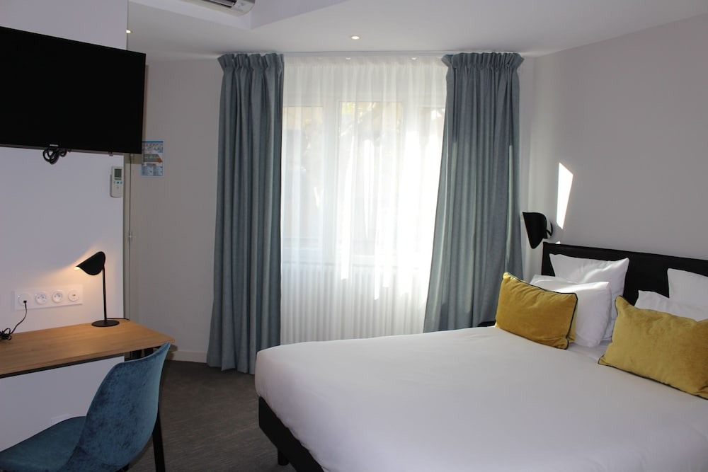 P Tit Dej Hotel Millau La Capelle 3/33