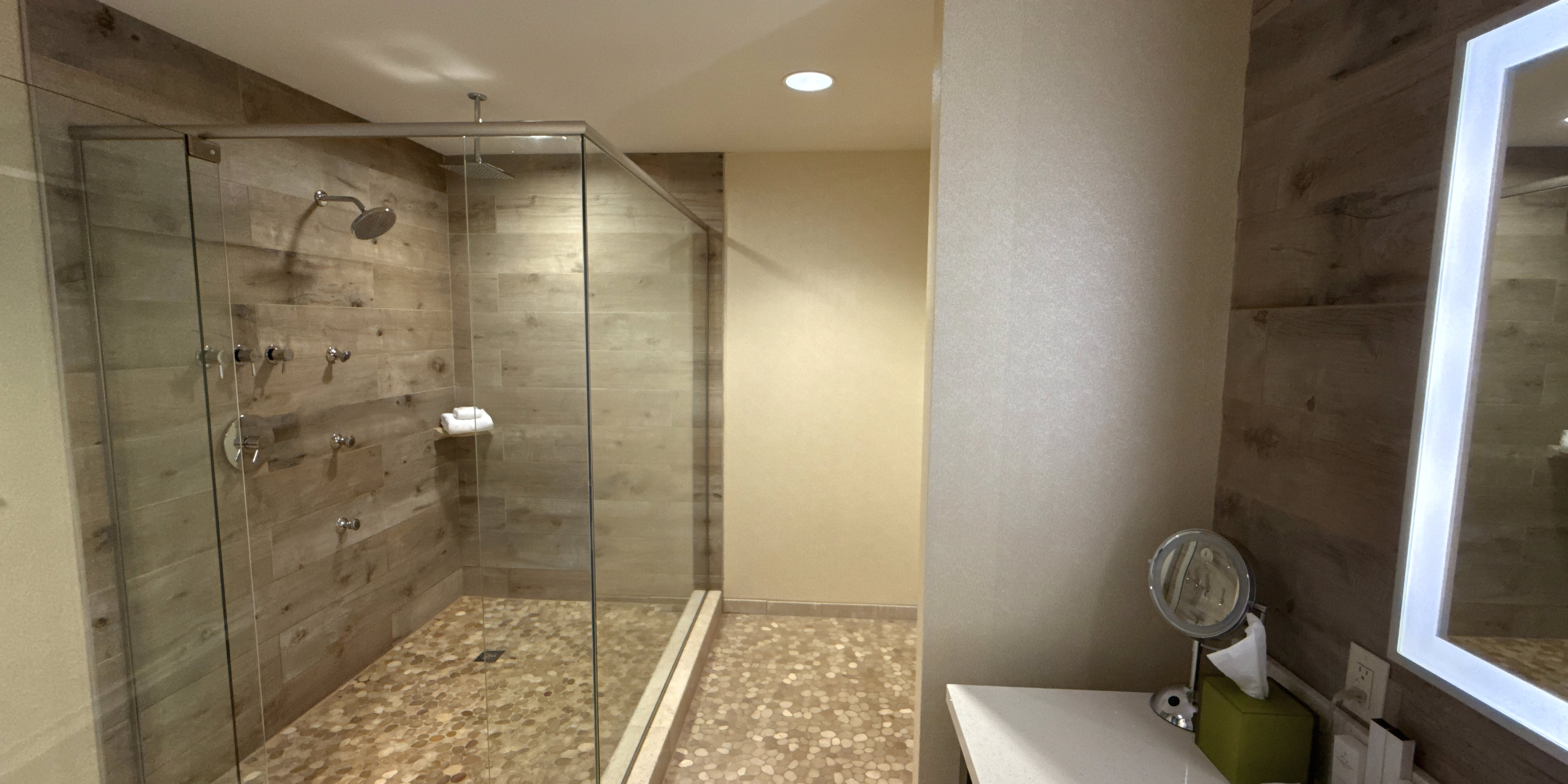 HOTEL INDIGO TRAVERSE CITY 77/78