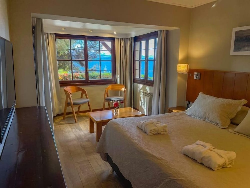 3 BEDROOMS, DELUXE, CABIN