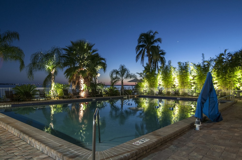 Best Western Fort Myers Waterfront 24/28