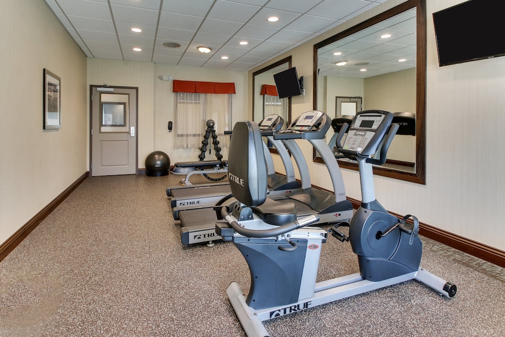 Holiday Inn Express Cheektowaga North East 33/46