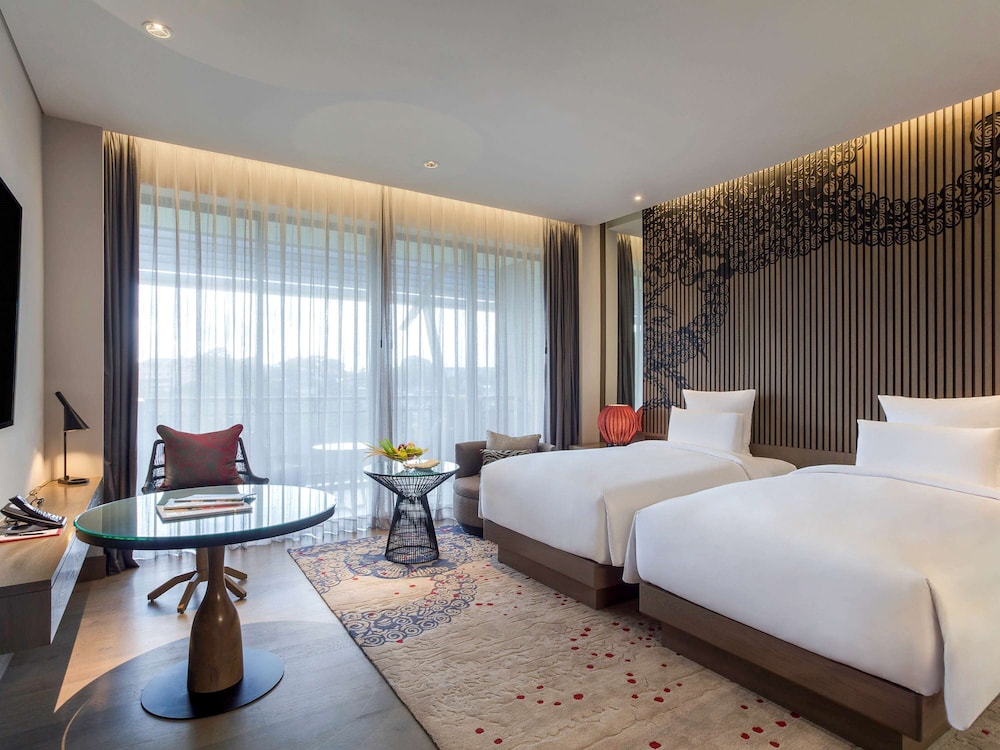 EXECUTIVE, TWIN BEDS