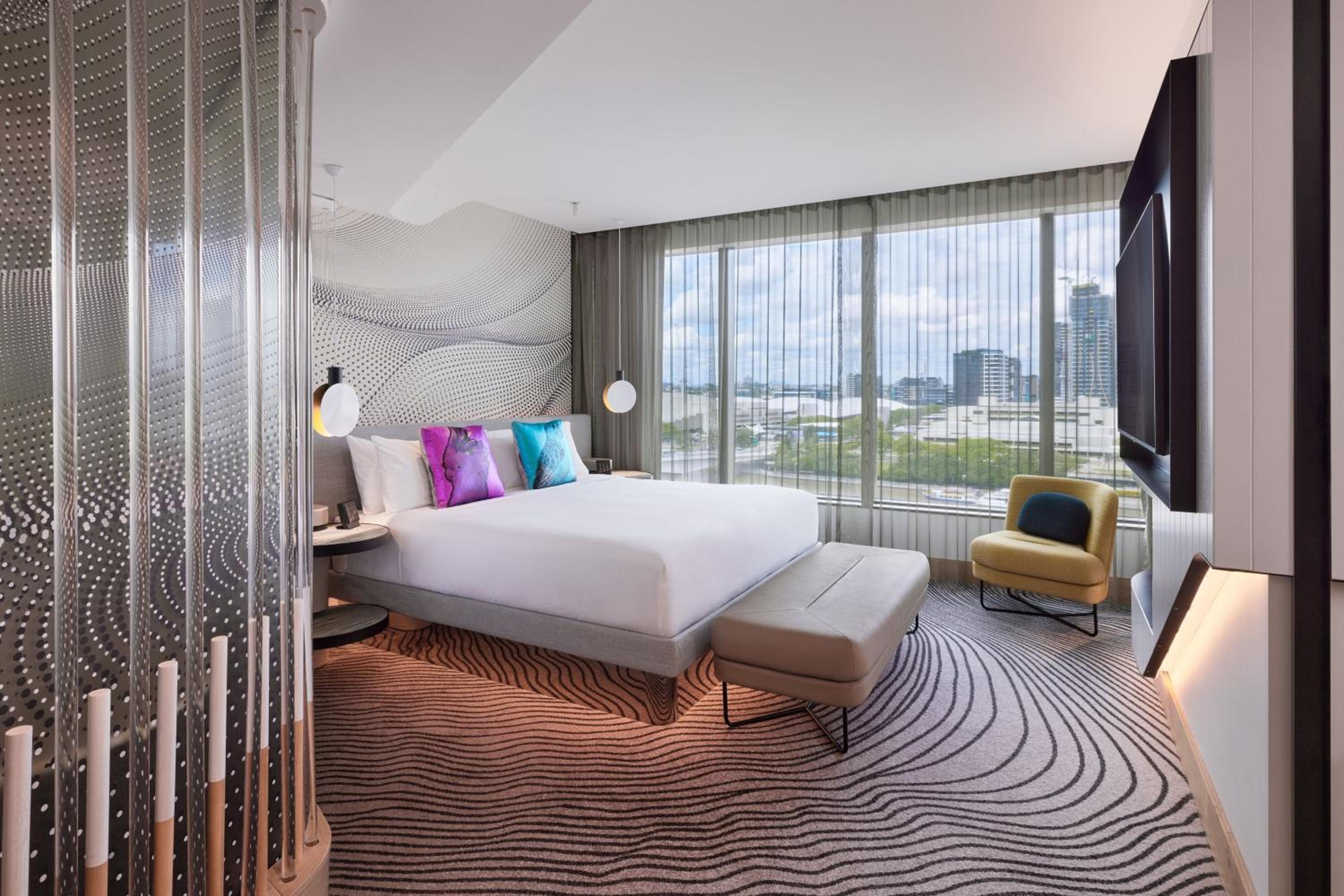 1 Bedroom, Studio, Suite, King Bed, Low Floor