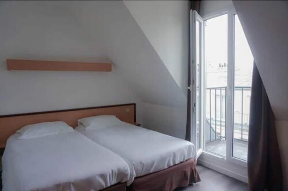 ROOM, DOUBLE BED