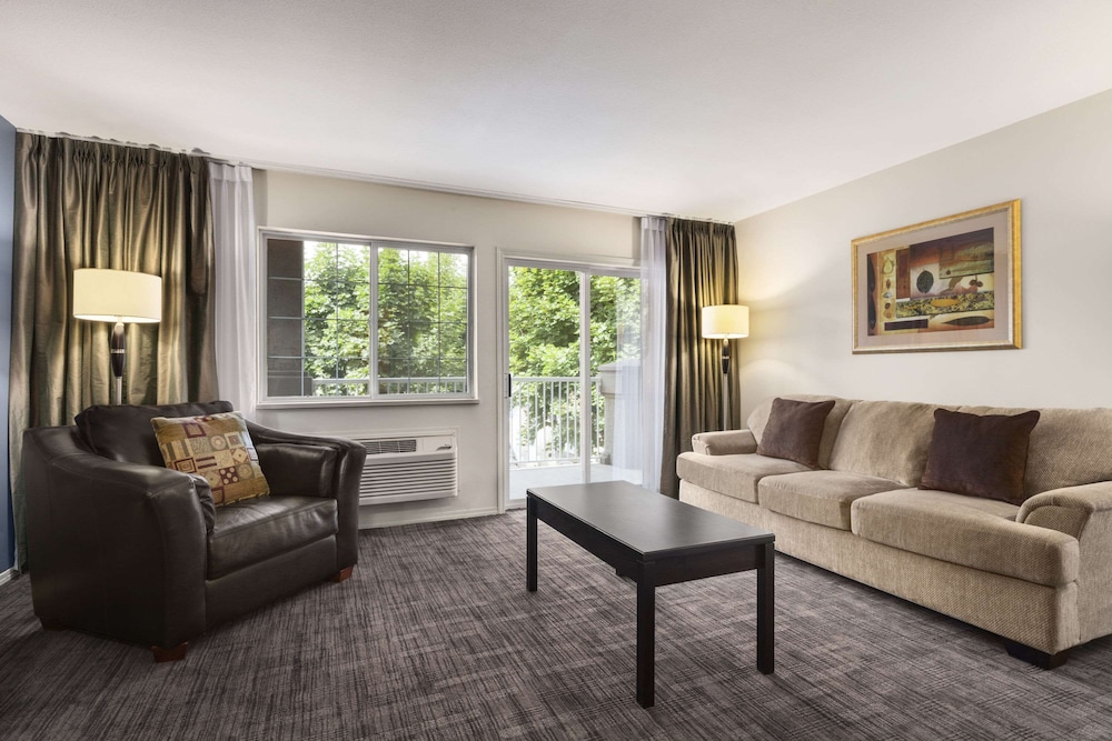 Days Inn By Wyndham Kelowna 23/37
