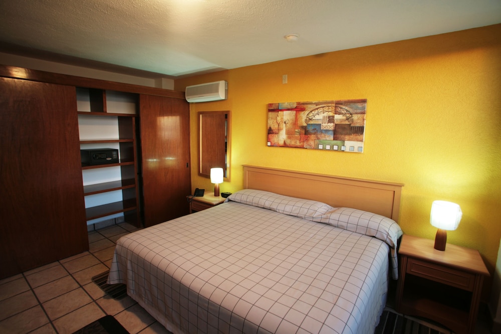 Sunrock Hotel & Suites 13/50