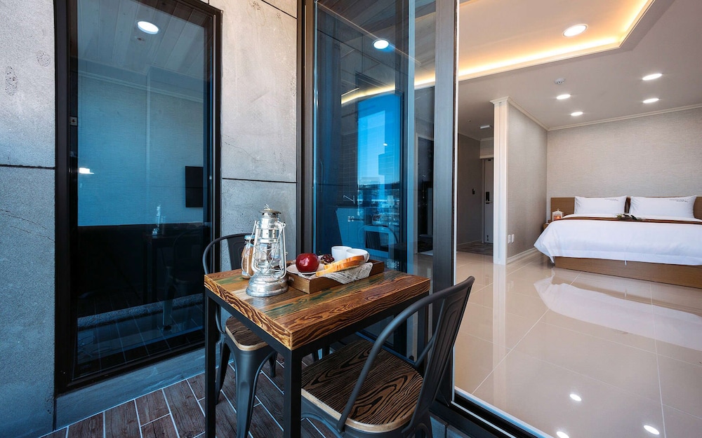 Yeosu Paradise Spa Pension 50/50