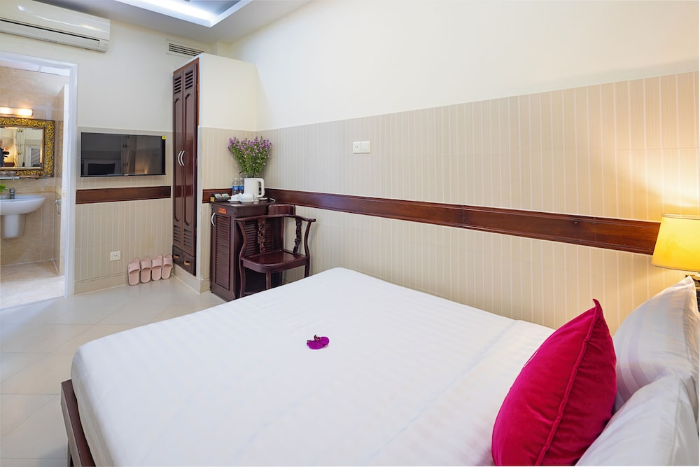 Hoang Thanh Thuy Hotel 1 16/77