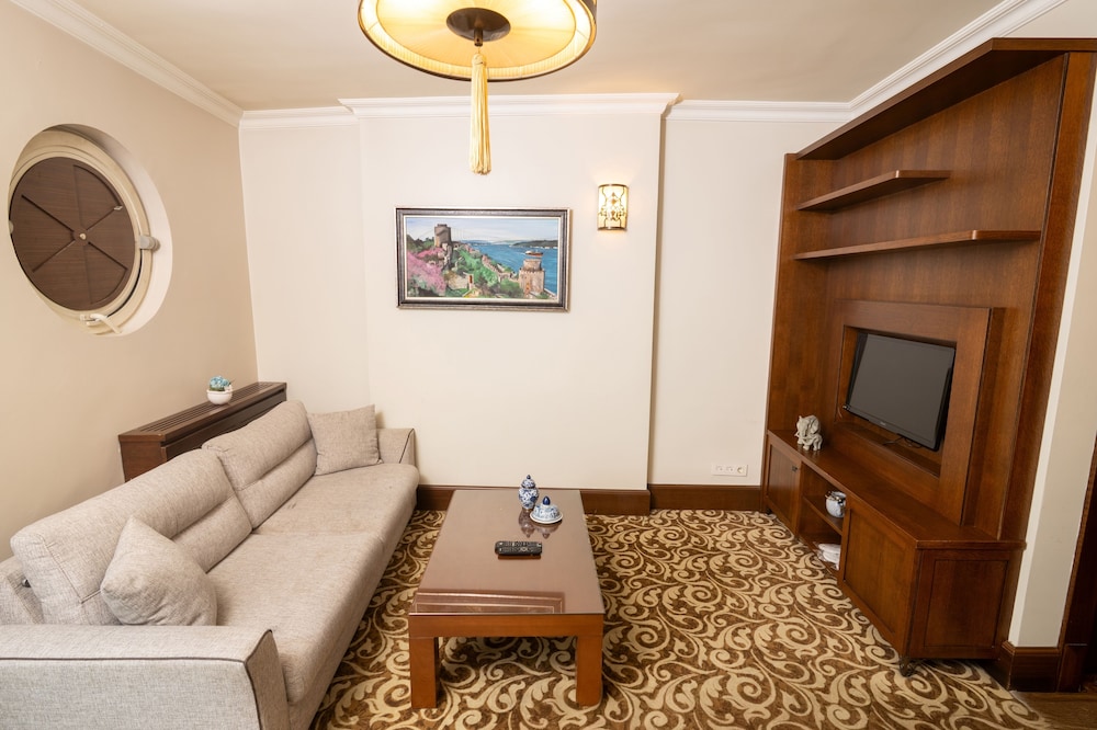 K SUITES HOTEL 39/58