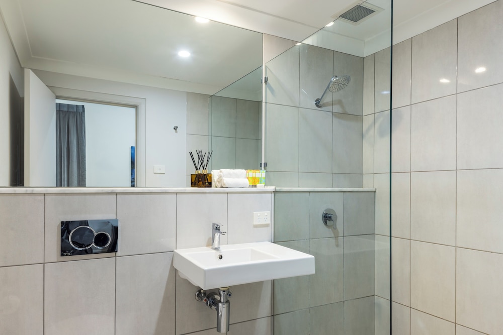 The Abbott Boutique Hotel 56/57