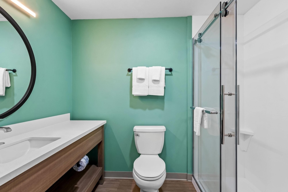 ECHO Suites Extended Stay by Wyndham Phoenix-Peoria/Glendale 70/74